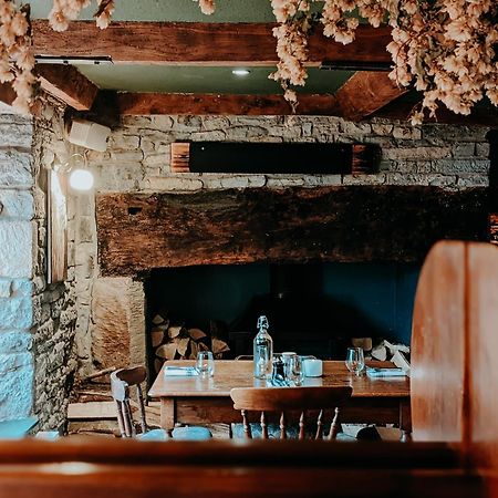Отель The Lion At West Pennard Экстерьер фото The interior of the restaurant