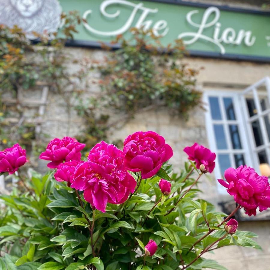Отель The Lion At West Pennard Экстерьер фото Peonies in bloom