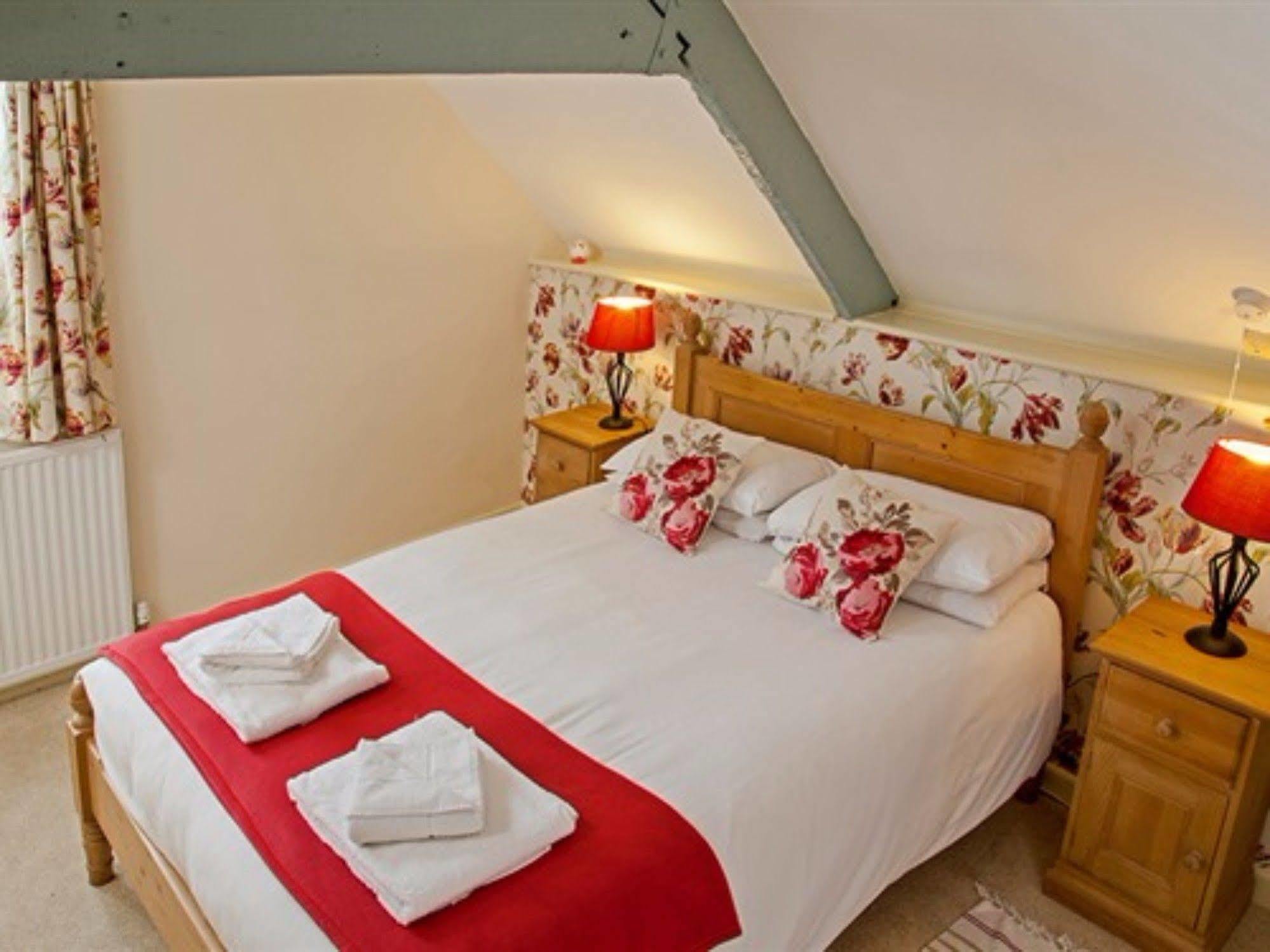 Отель The Lion At West Pennard Экстерьер фото The Rose Room