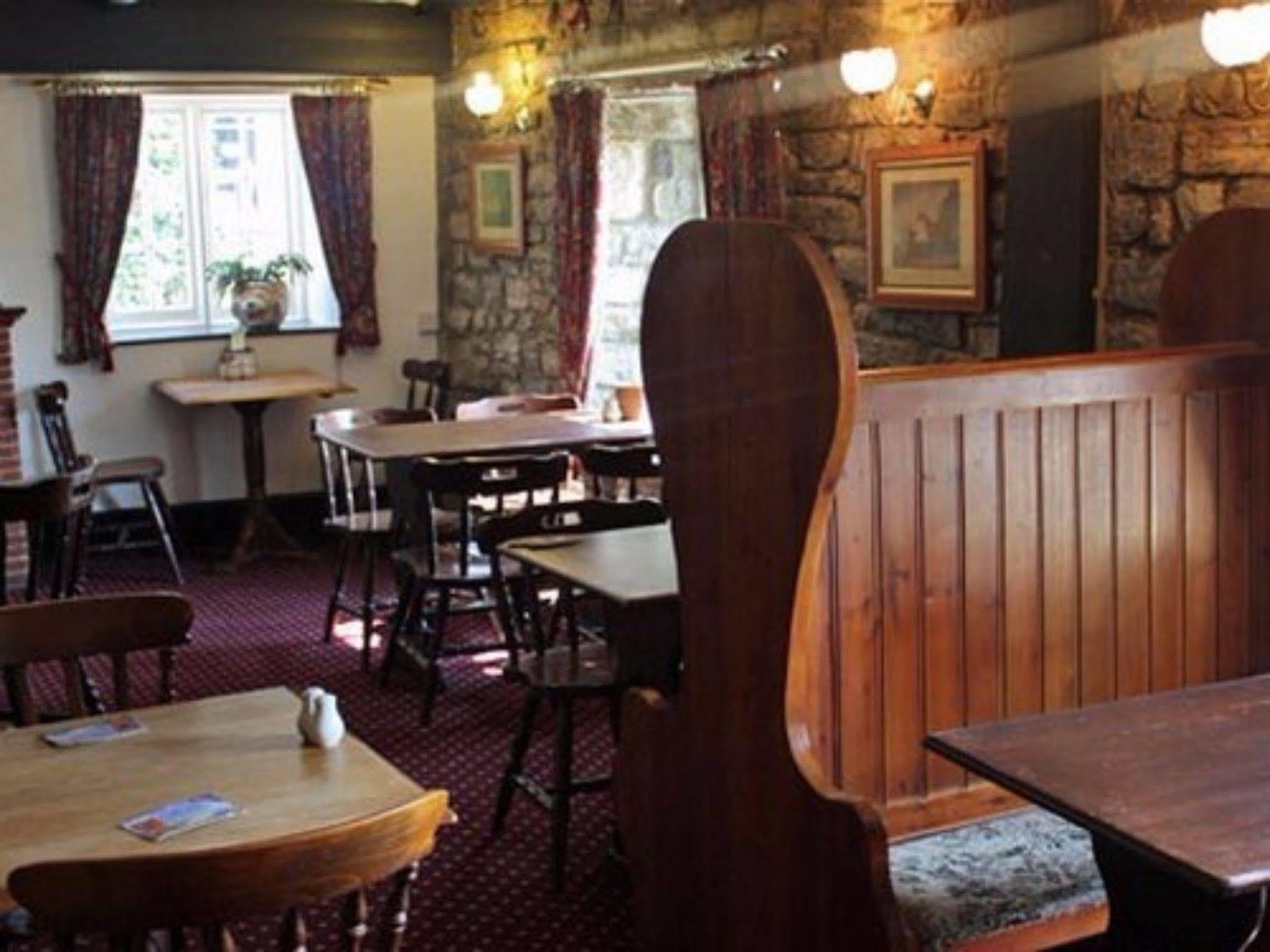Отель The Lion At West Pennard Экстерьер фото The interior of the pub