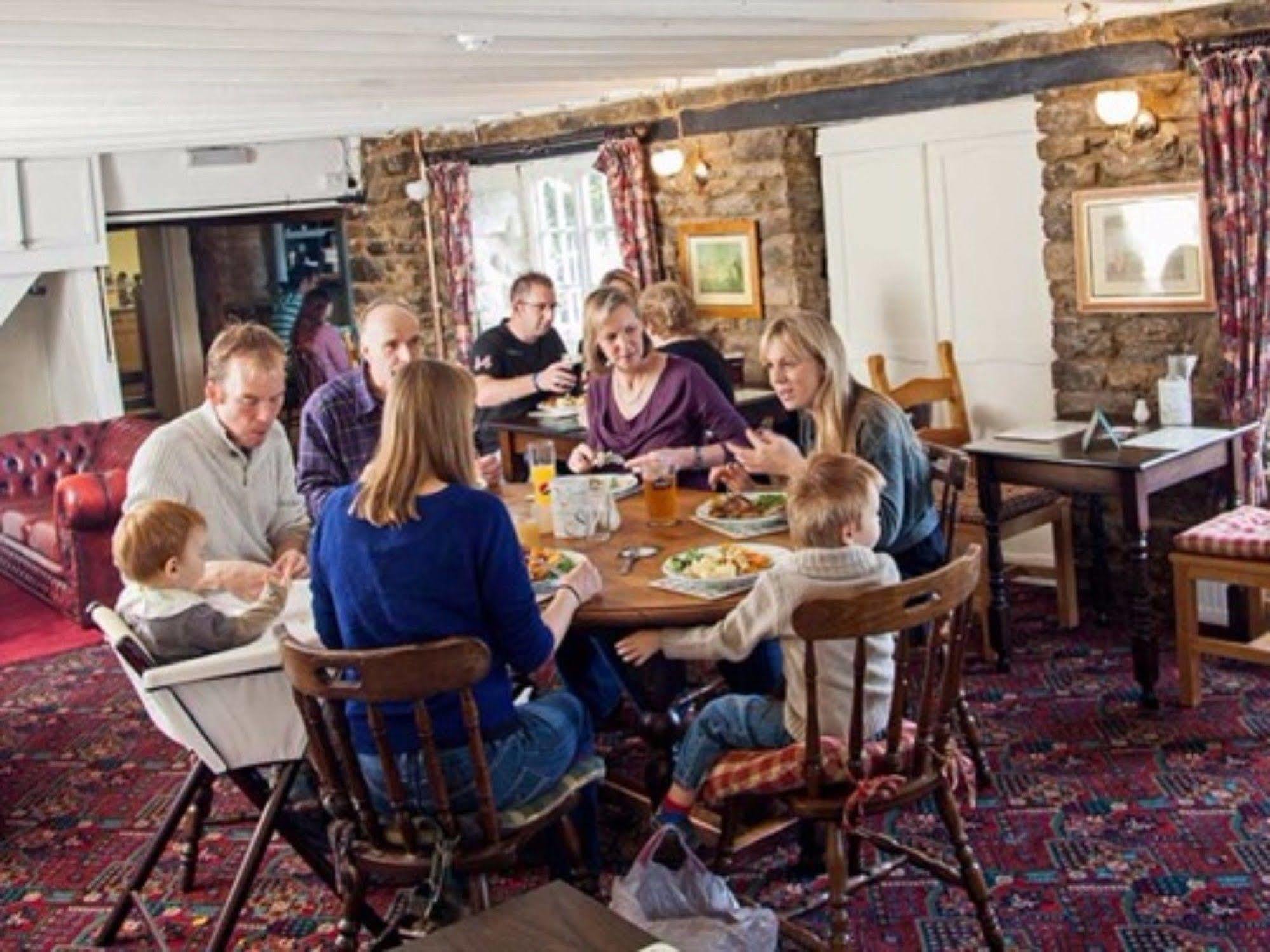 Отель The Lion At West Pennard Экстерьер фото The interior of the pub