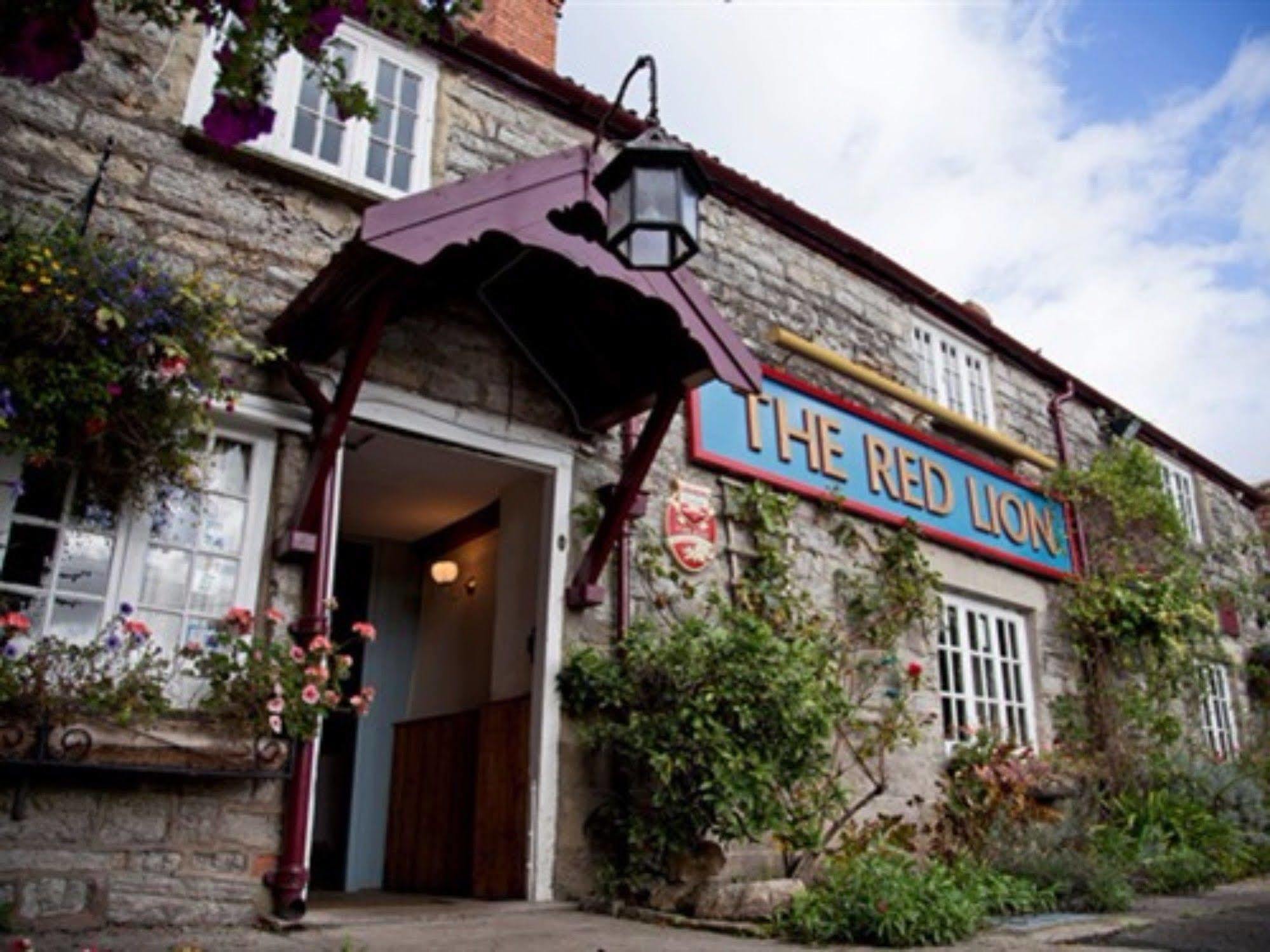 Отель The Lion At West Pennard Экстерьер фото The Red Lion